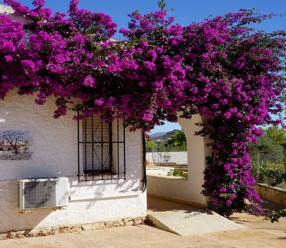 BENISSA> Finca med panoramaudsigt over havet og privat pool til salg