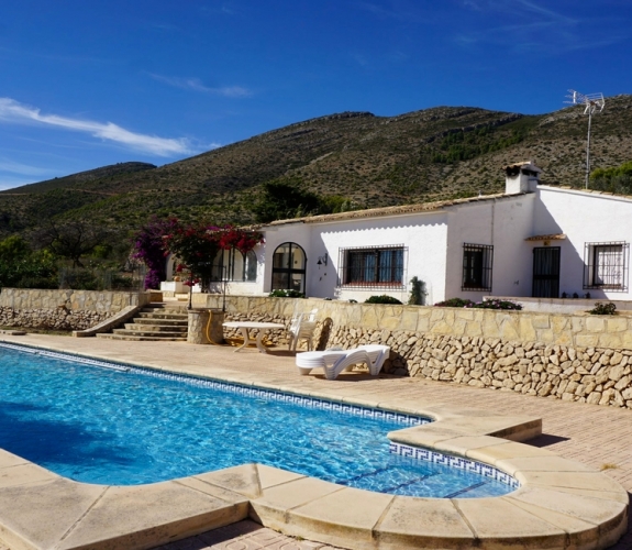 BENISSA> Finca med panoramaudsigt over havet og privat pool til salg