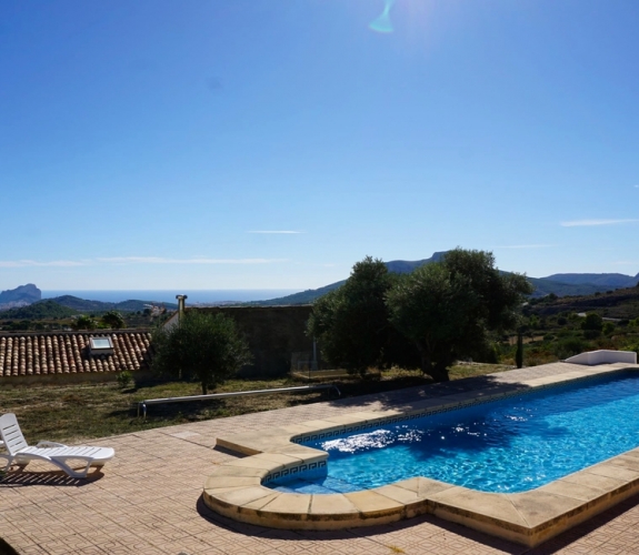 BENISSA> Finca med panoramaudsigt over havet og privat pool til salg