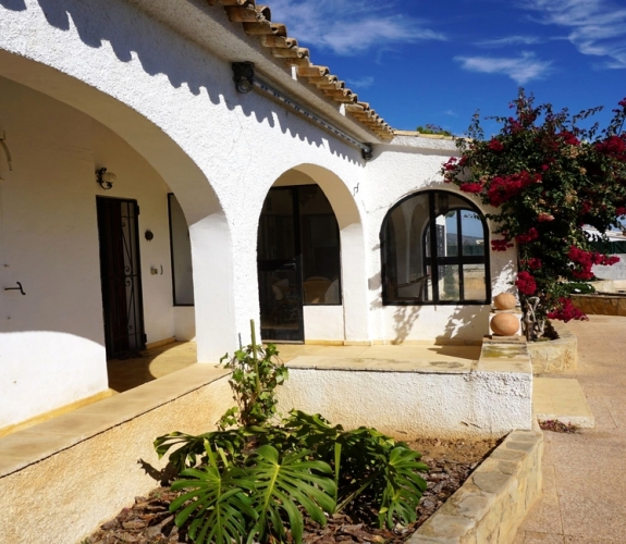 COSTA BLANCA >> BENISSA > Finca with panoramic sea views and private pool