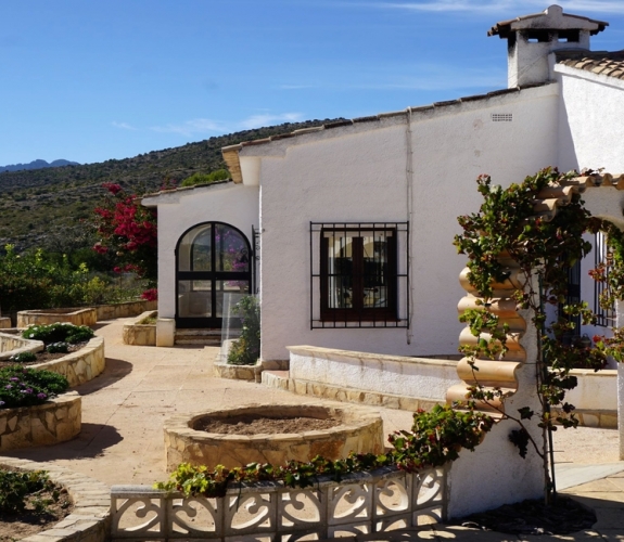 COSTA BLANCA >> BENISSA > Finca with panoramic sea views and private pool