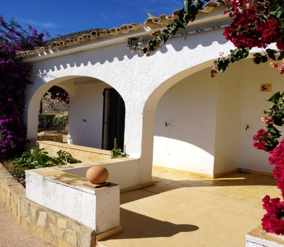 COSTA BLANCA >> BENISSA > Finca with panoramic sea views and private pool