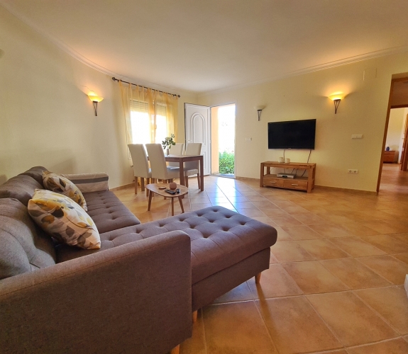 BENISSA > MONTEMAR - Immaculate presented villa with a total of 3 bedrooms and independent apartm...