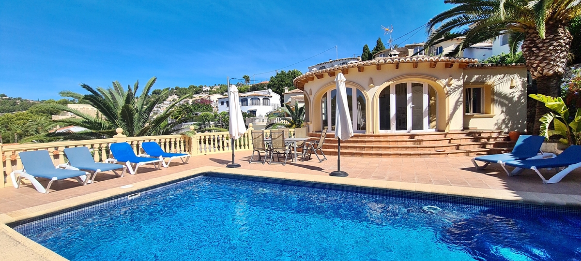 BENISSA > MONTEMAR - Immaculate presented villa with a total of 3 bedrooms and independent apartment