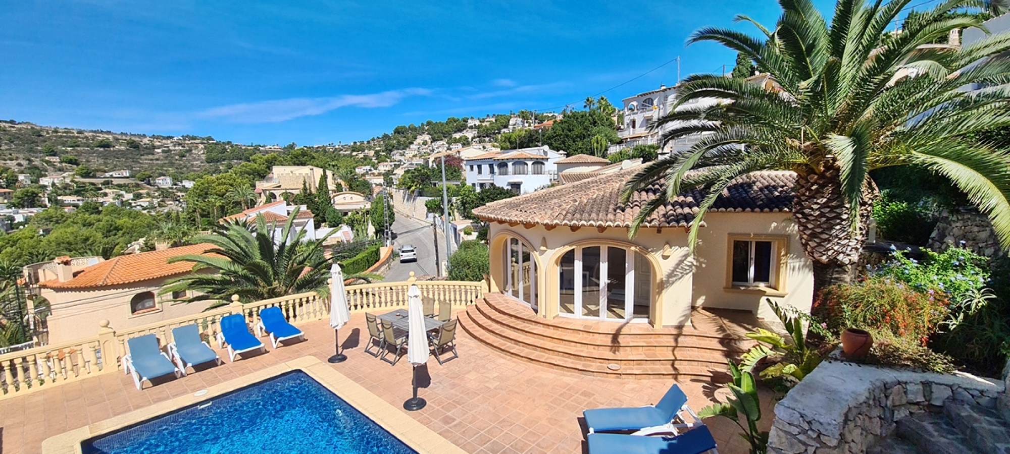 BENISSA > MONTEMAR - Immaculate presented villa with a total of 3 bedrooms and independent apartment