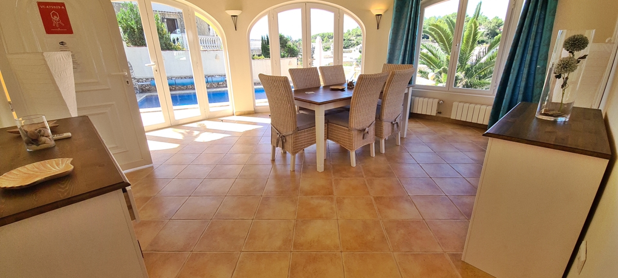 BENISSA > MONTEMAR - Immaculate presented villa with a total of 3 bedrooms and independent apartment