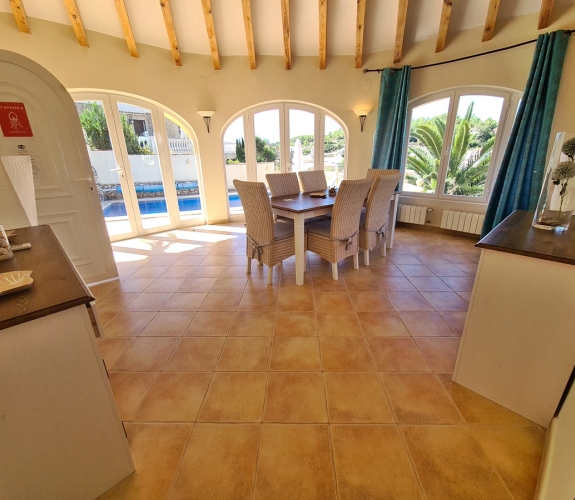 BENISSA > MONTEMAR - Immaculate presented villa with a total of 3 bedrooms and independent apartm...