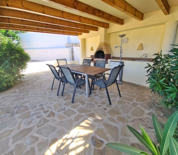 BENISSA > MONTEMAR - Immaculate presented villa with a total of 3 bedrooms and independent apartm...