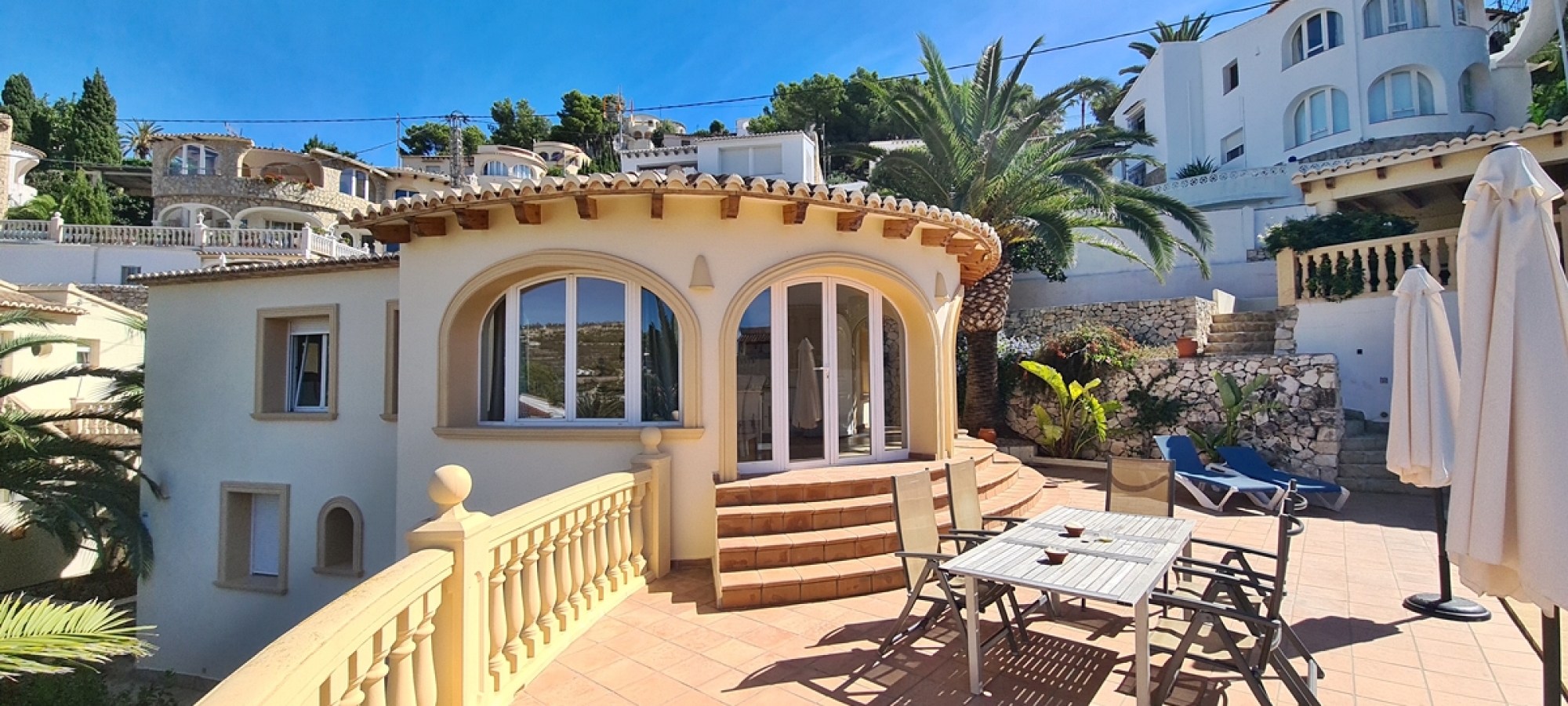 BENISSA > MONTEMAR - Immaculate presented villa with a total of 3 bedrooms and independent apartment