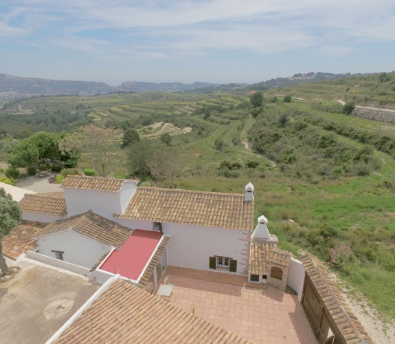 COSTA BLANCA >> MORAIRA - Traditionel og 100-årig finca med 3 soveværelser og panoramaudsigt....