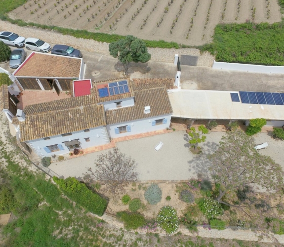 COSTA BLANCA >> MORAIRA - Traditionel og 100-årig finca med 3 soveværelser og panoramaudsigt....