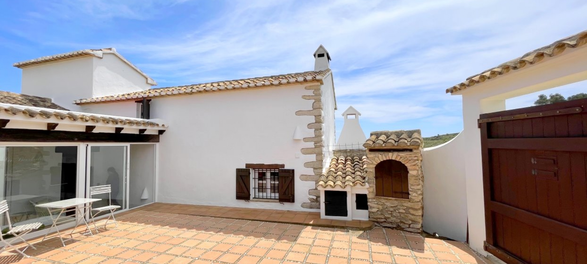 COSTA BLANCA >> MORAIRA - Traditionel og 100-årig finca med 3 soveværelser og panoramaudsigt.