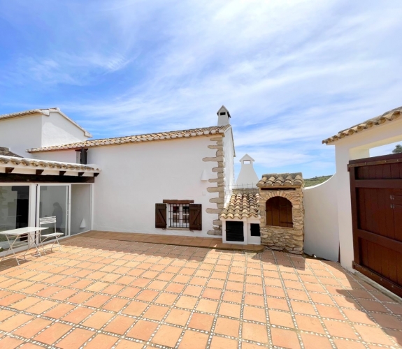 COSTA BLANCA >> MORAIRA - Traditional and centenary finca with 3 bedrooms and panoramic views