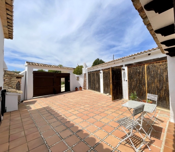 COSTA BLANCA >> MORAIRA - Traditional and centenary finca with 3 bedrooms and panoramic views