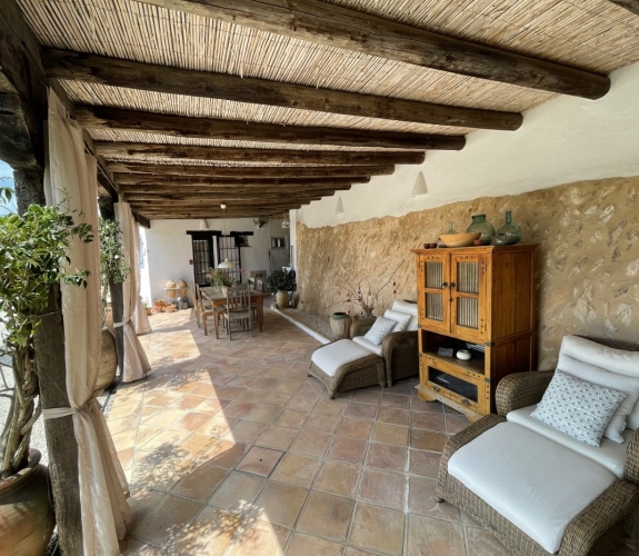 COSTA BLANCA >> MORAIRA - Traditional and centenary finca with 3 bedrooms and panoramic views