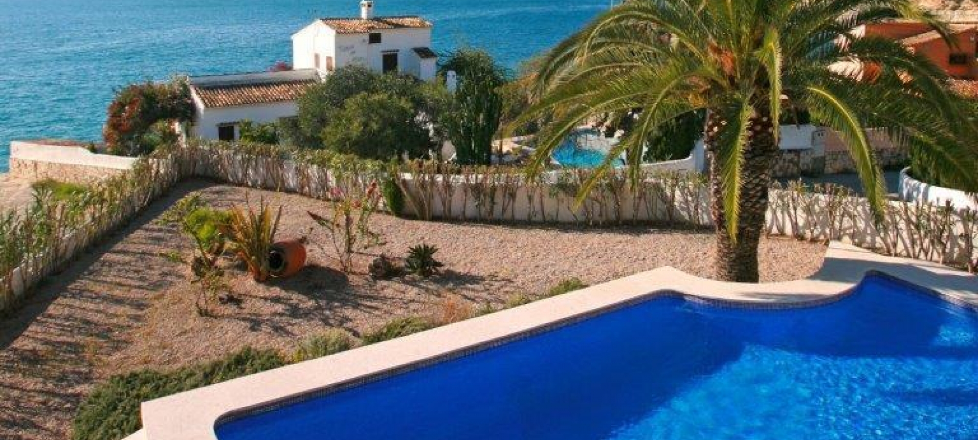 COSTA BLANCA >> MORAIRA >CAP BLANC -  Front line to the sea luxury villa with 4 bedrooms and great views.