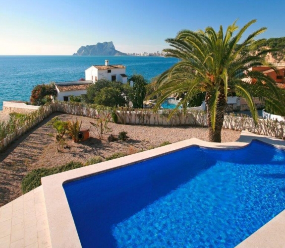 COSTA BLANCA >> MORAIRA >CAP BLANC -  Front line to the sea luxury villa with 4 bedrooms an...