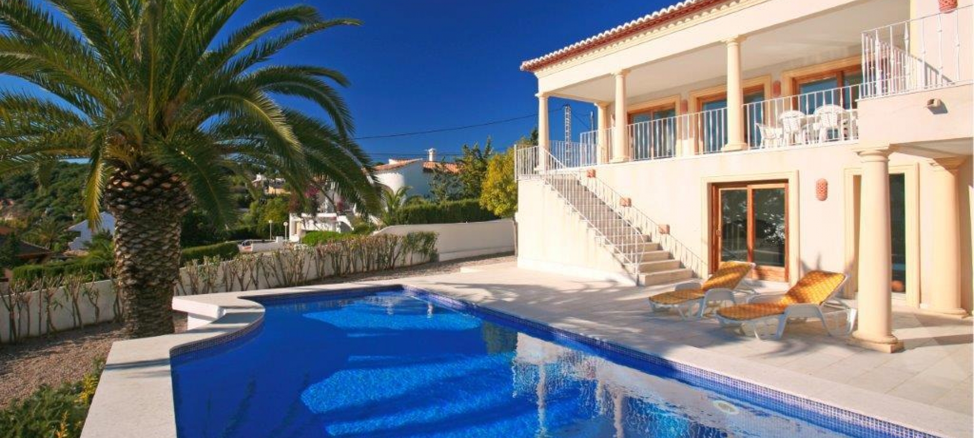 COSTA BLANCA >> MORAIRA >CAP BLANC -  Front line to the sea luxury villa with 4 bedrooms and great views.