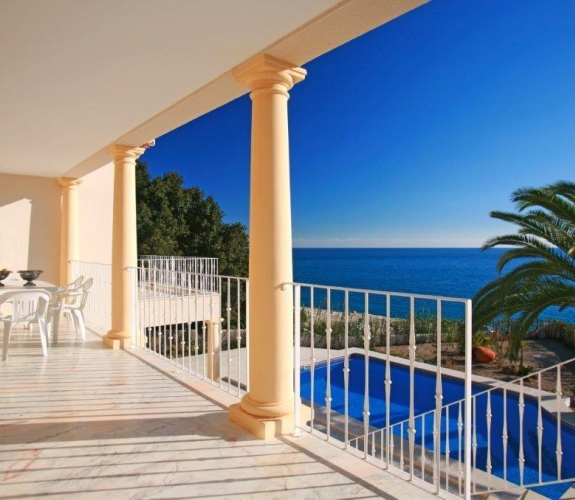 COSTA BLANCA >> MORAIRA >CAP BLANC -  Front line to the sea luxury villa with 4 bedrooms an...