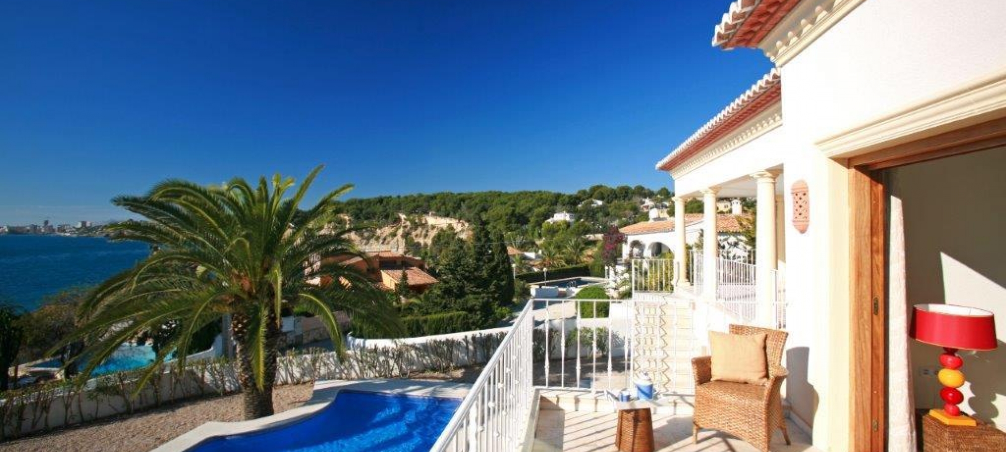 COSTA BLANCA >> MORAIRA >CAP BLANC -  Front line to the sea luxury villa with 4 bedrooms and great views.