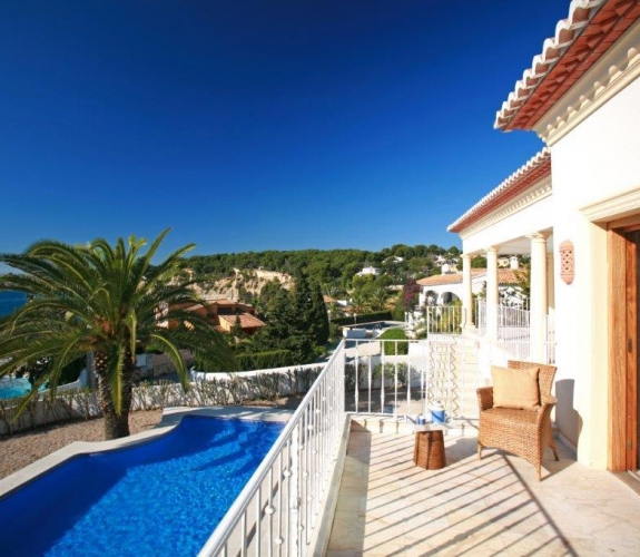 COSTA BLANCA >> MORAIRA >CAP BLANC -  Front line to the sea luxury villa with 4 bedrooms an...