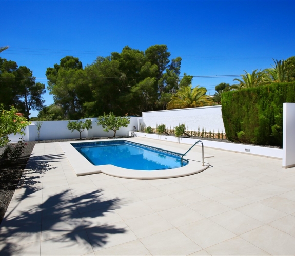 COSTA BLANCA >> BENISSA> BUENAVISTA - renoverede villa med 3 soveværelser og pool på en pla...