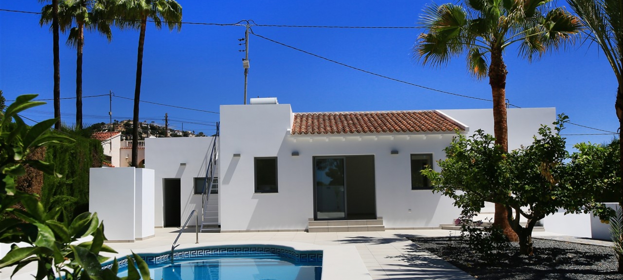 COSTA BLANCA >> BENISSA> BUENAVISTA - renoverede villa med 3 soveværelser og pool på en plan grund.