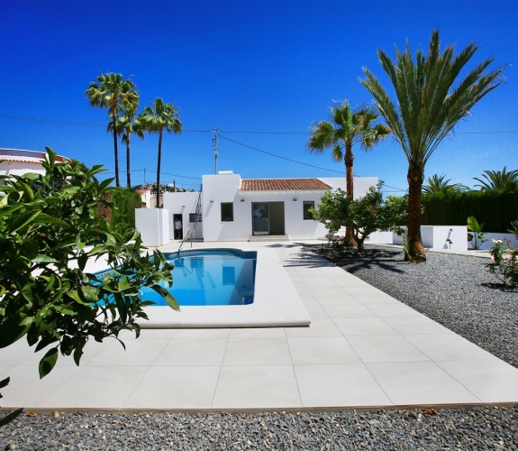 COSTA BLANCA >> BENISSA> BUENAVISTA - renoverede villa med 3 soveværelser og pool på en pla...