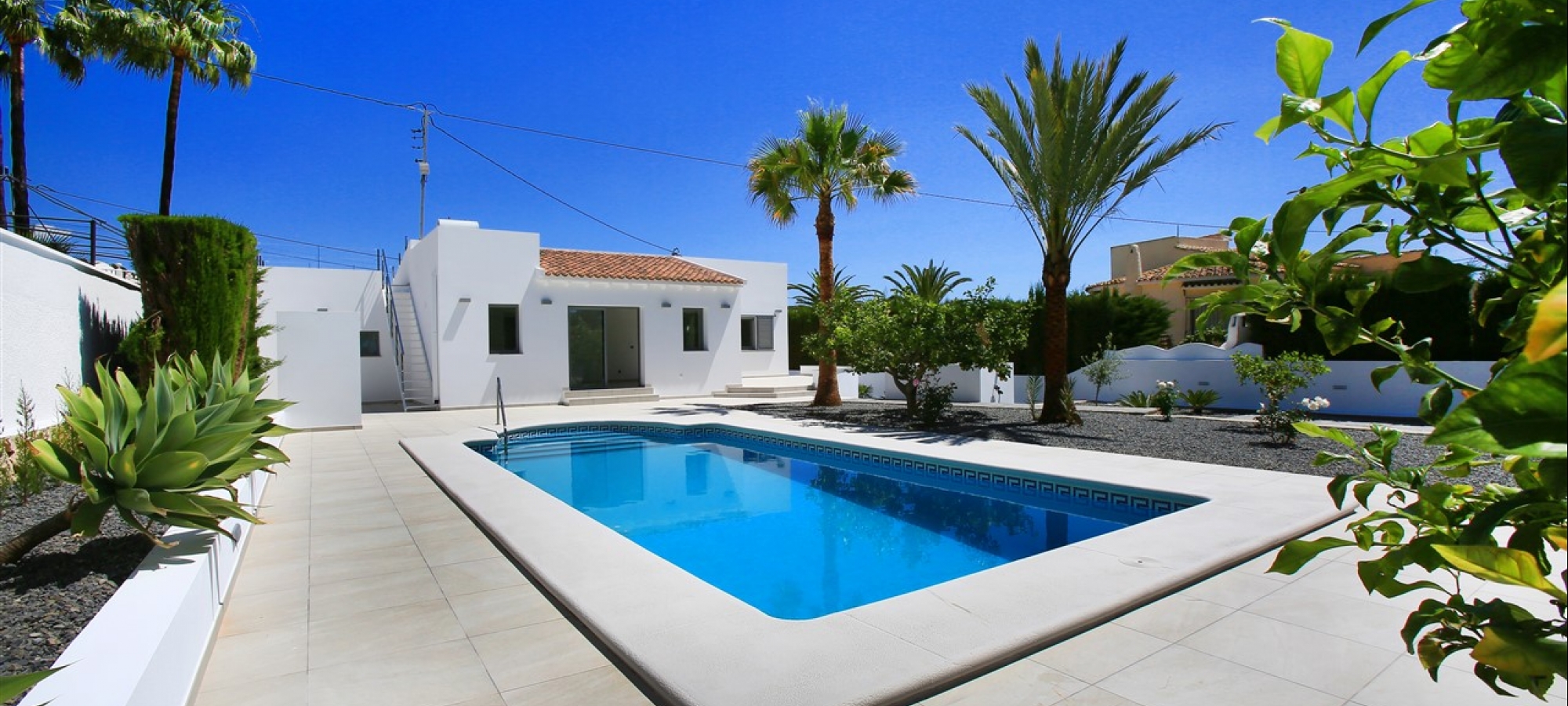 COSTA BLANCA >> BENISSA> BUENAVISTA - renoverede villa med 3 soveværelser og pool på en plan grund.