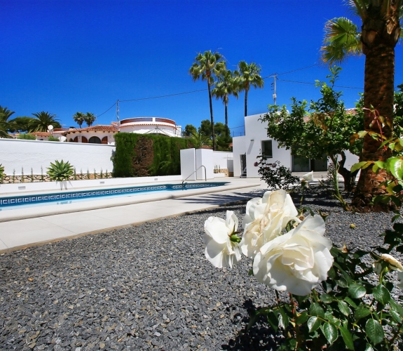 COSTA BLANCA >> BENISSA> BUENAVISTA - renoverede villa med 3 soveværelser og pool på en pla...