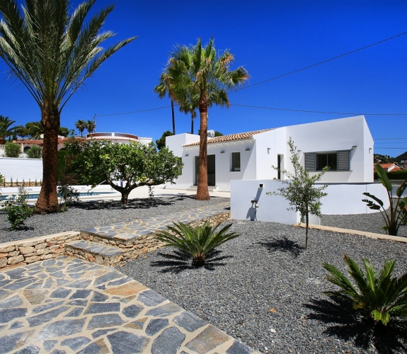 COSTA BLANCA >> BENISSA> BUENAVISTA - renoverede villa med 3 soveværelser og pool på en pla...