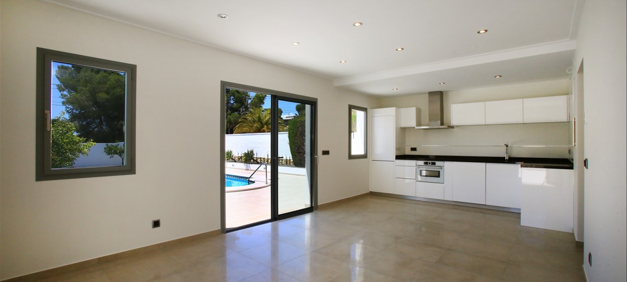 BENISSA > BUENAVISTA - Available to buy this renovated villa with 3 bedrooms and pool on a level plot