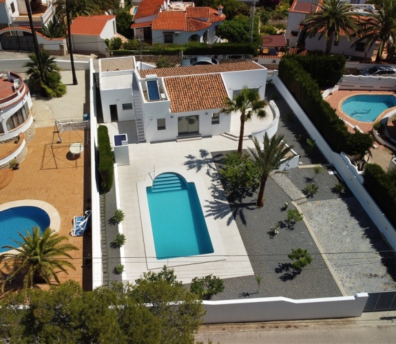 COSTA BLANCA >> BENISSA> BUENAVISTA - renoverede villa med 3 soveværelser og pool på en pla...