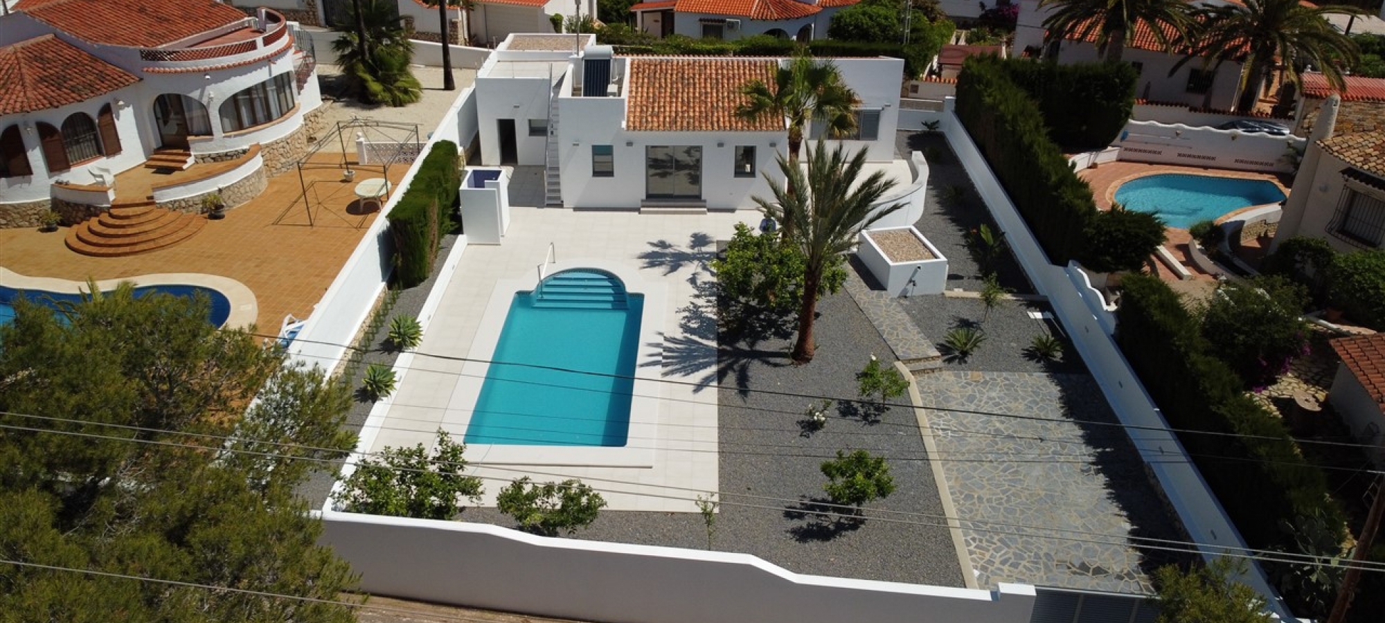 COSTA BLANCA >> BENISSA> BUENAVISTA - renoverede villa med 3 soveværelser og pool på en plan grund.