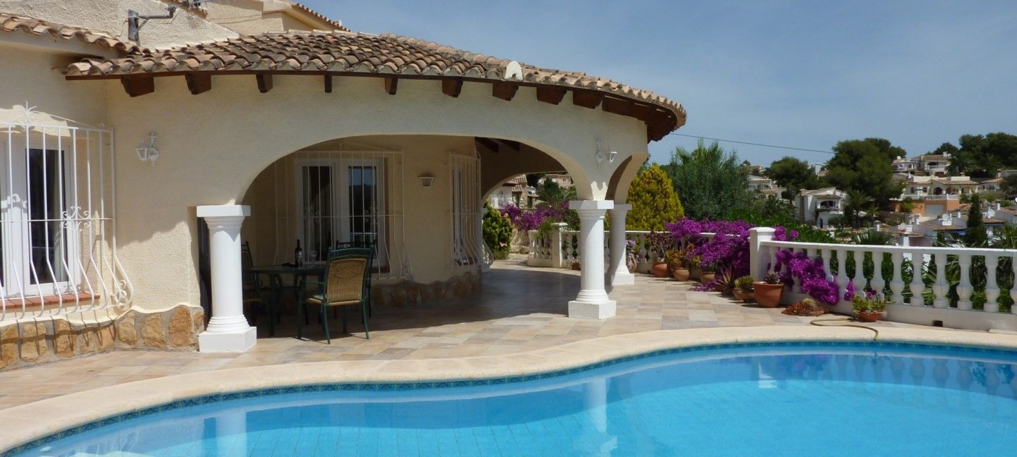 MORAIRA >> LA SABATERA > VILLA available to buy with 3 bedrooms and swimming pool, not far from the beach.