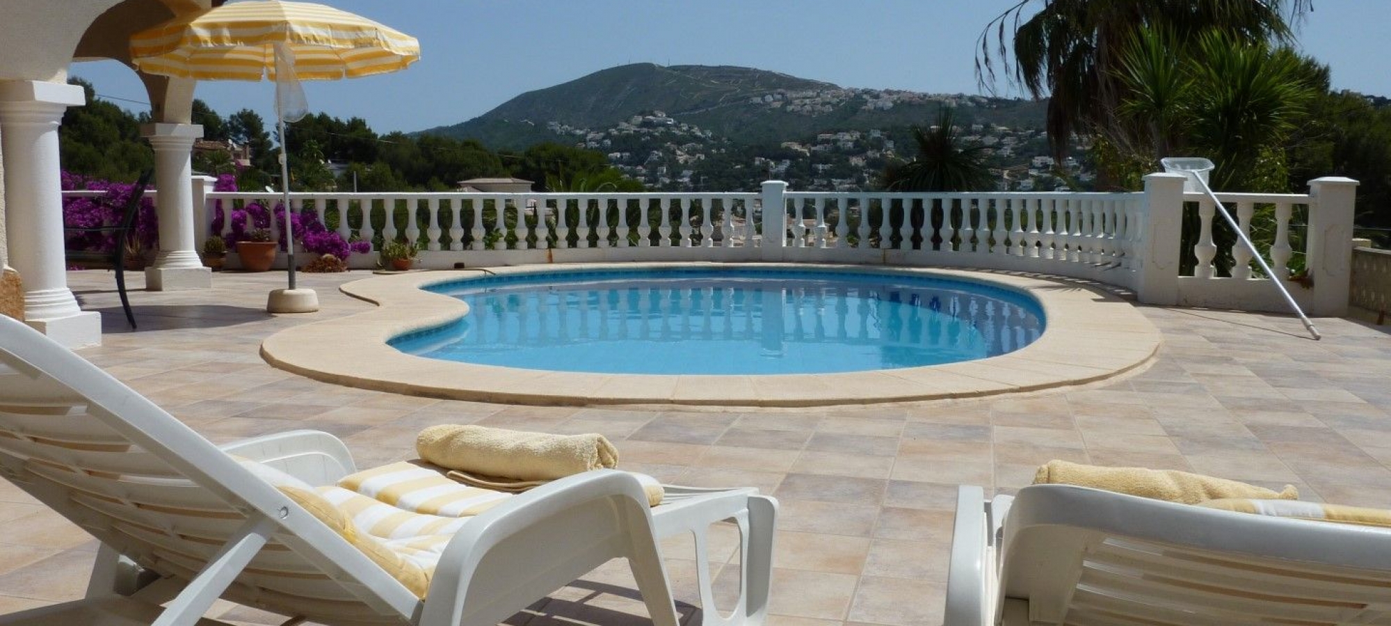 MORAIRA >> LA SABATERA > VILLA available to buy with 3 bedrooms and swimming pool, not far from the beach.