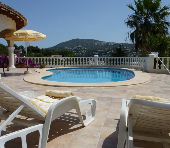 MORAIRA >> LA SABATERA> VILLA kan købes med 3 soveværelser og swimmingpool, ikke langt fra ...