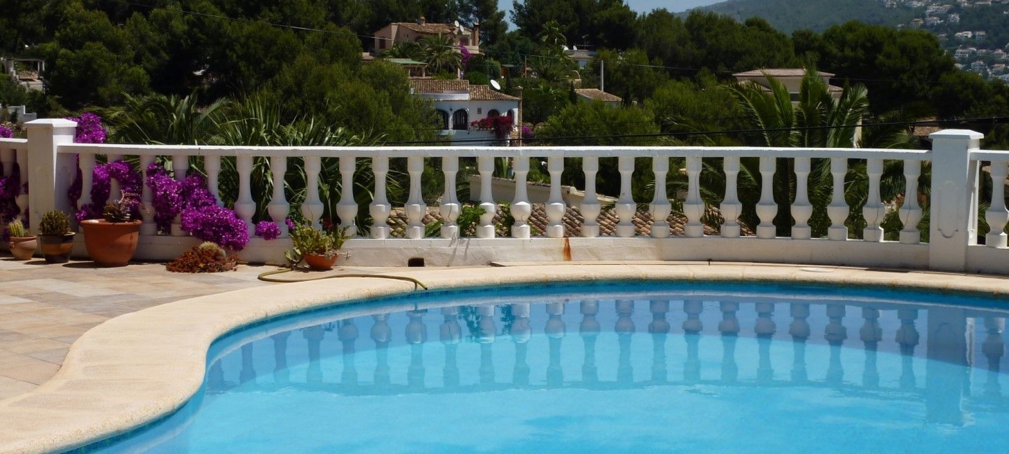 MORAIRA >> LA SABATERA > VILLA available to buy with 3 bedrooms and swimming pool, not far from the beach.