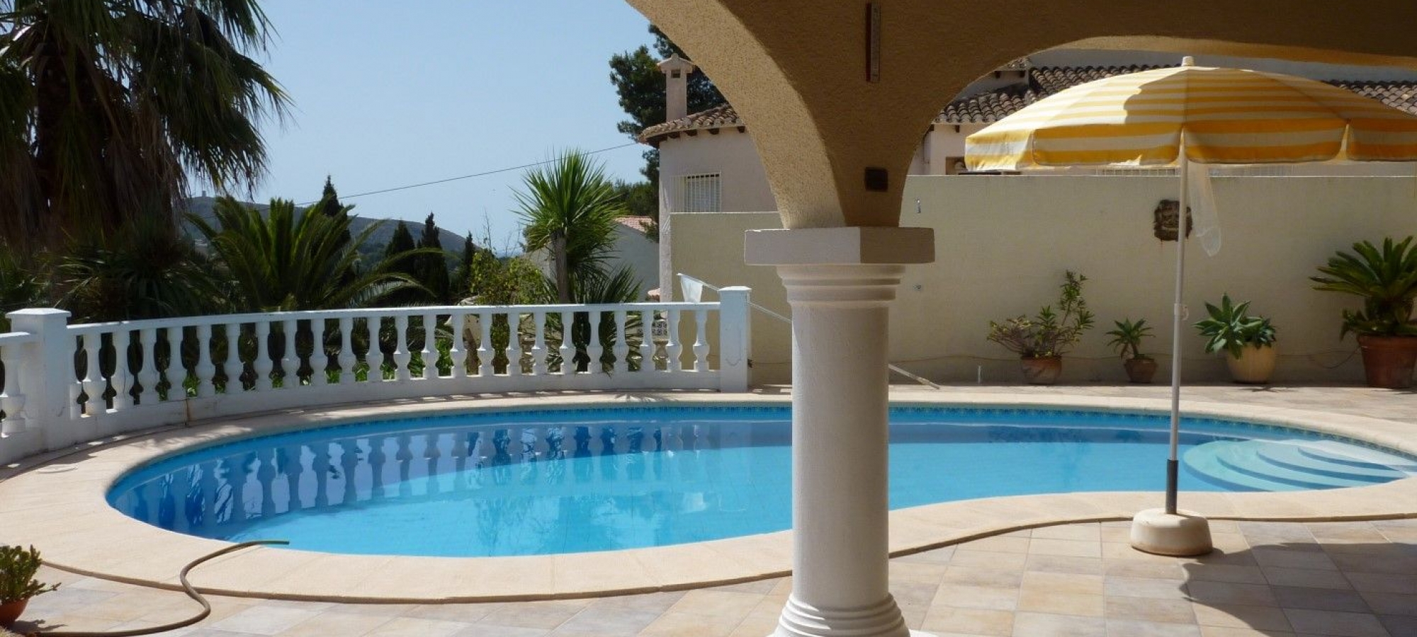 MORAIRA >> LA SABATERA > VILLA available to buy with 3 bedrooms and swimming pool, not far from the beach.