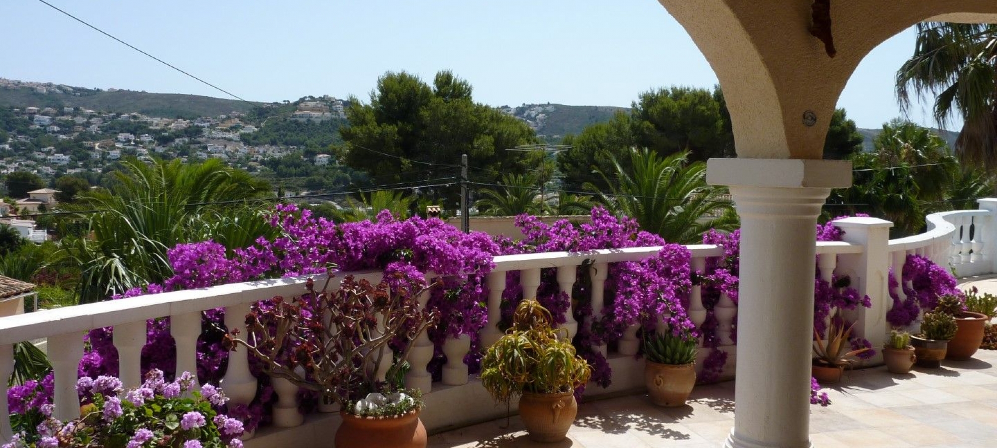 MORAIRA >> LA SABATERA> VILLA kan købes med 3 soveværelser og swimmingpool, ikke langt fra stranden