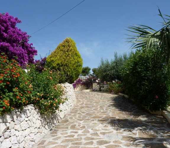 MORAIRA >> LA SABATERA> VILLA kan købes med 3 soveværelser og swimmingpool, ikke langt fra ...