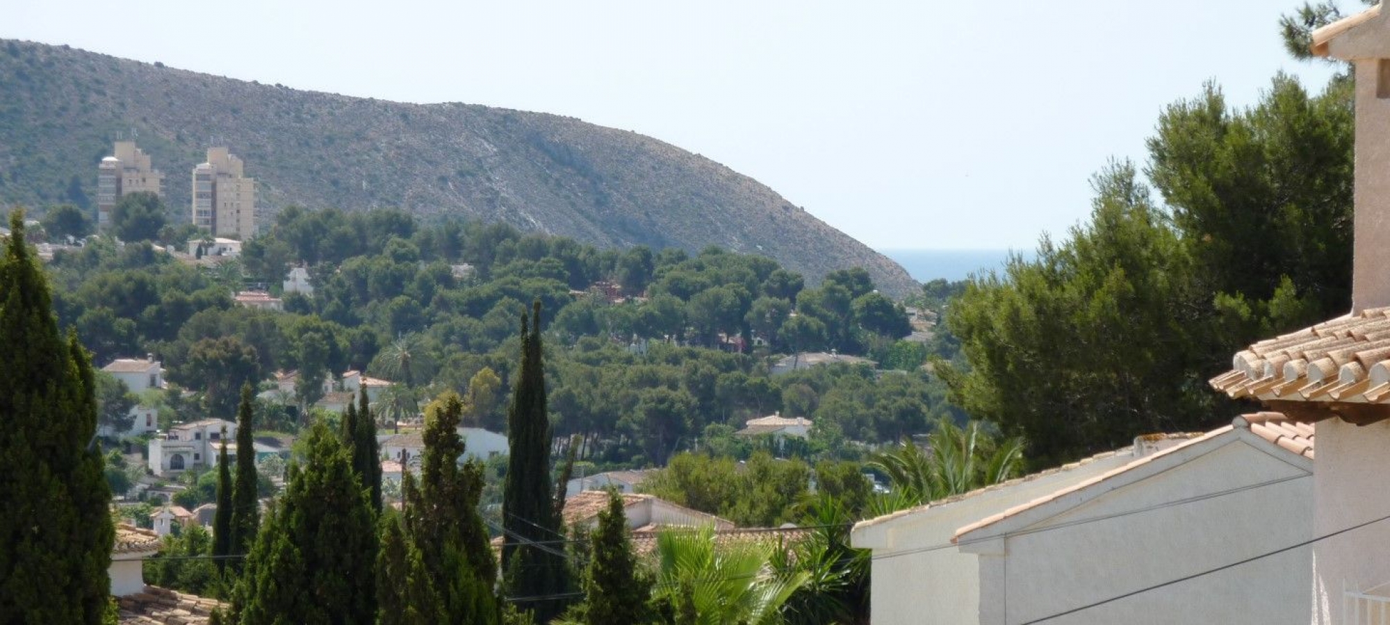 MORAIRA >> LA SABATERA> VILLA kan købes med 3 soveværelser og swimmingpool, ikke langt fra stranden