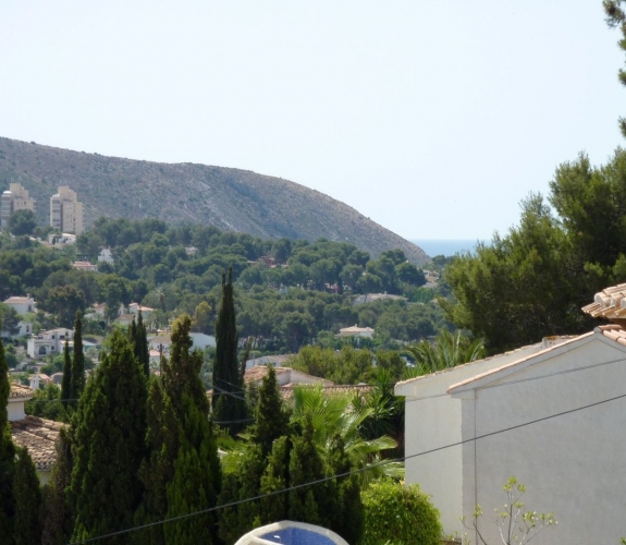 MORAIRA >> LA SABATERA> VILLA kan købes med 3 soveværelser og swimmingpool, ikke langt fra ...