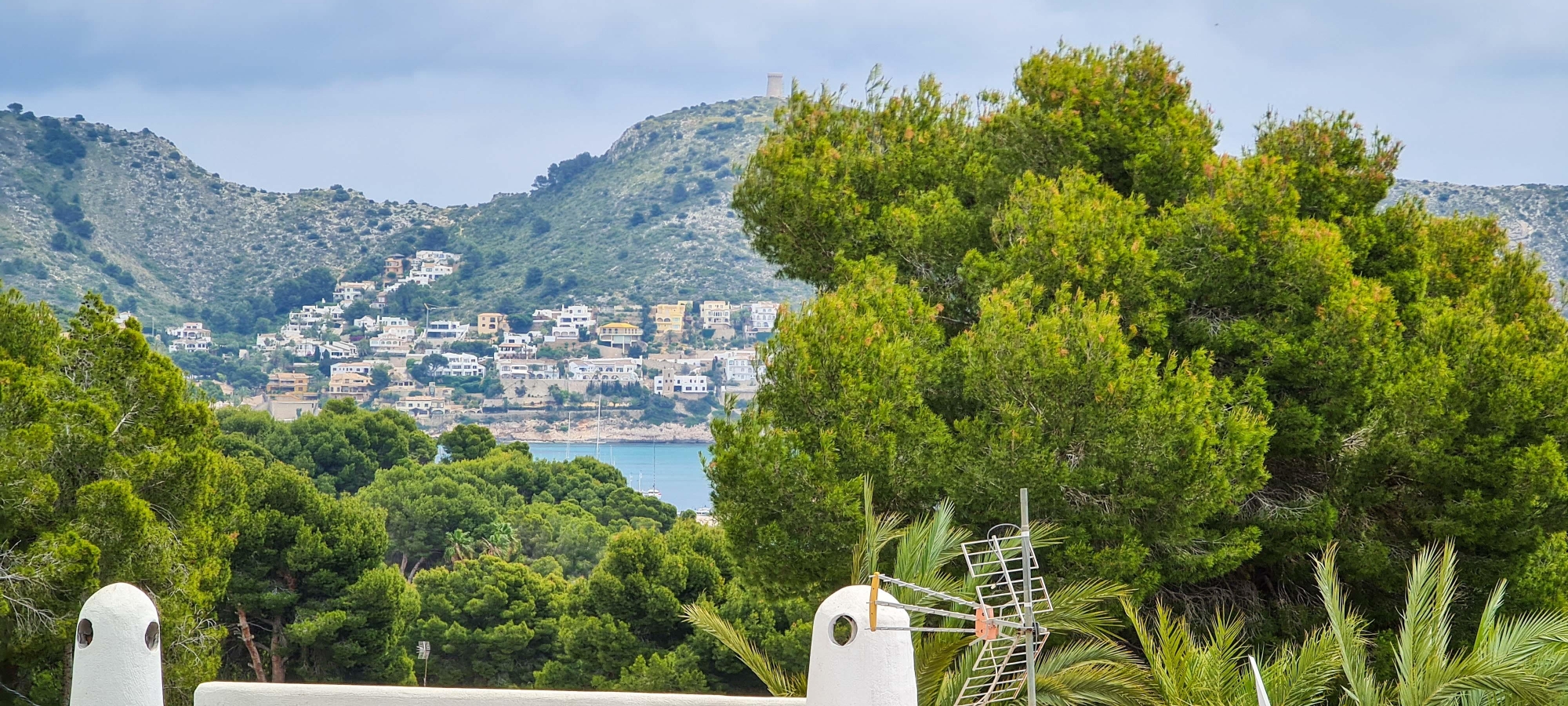 MORAIRA> LA COMETA inden for gåafstand til byen og strande. Panoramaudsigt over havet og stor pool terrasse