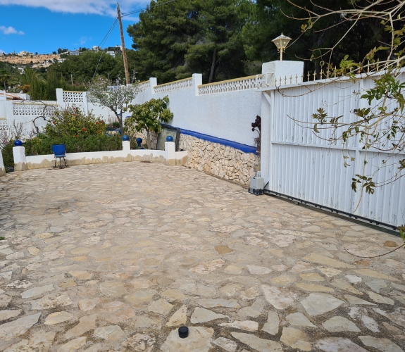 Villa med havudsigt til salg i Pinar del Advocat, Moraira, Costa Blanca, Spanien.