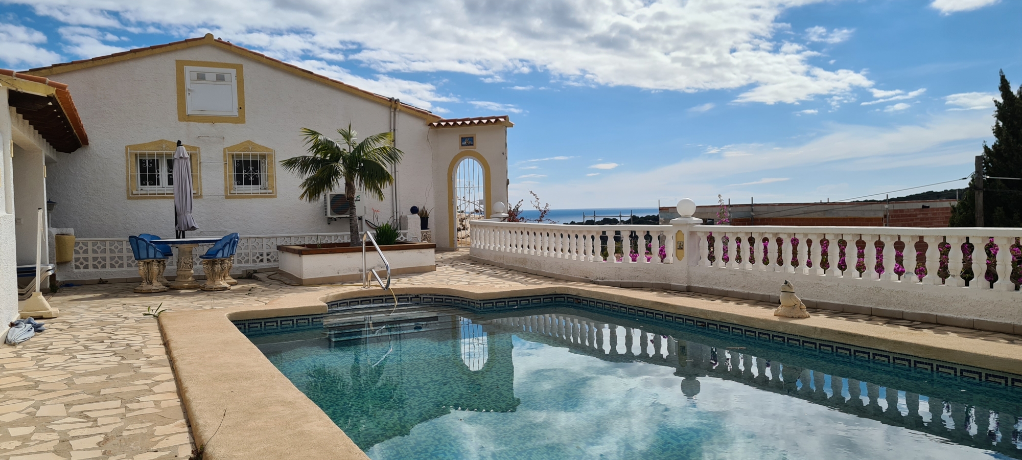 Villa med havudsigt til salg i Pinar del Advocat, Moraira, Costa Blanca, Spanien.