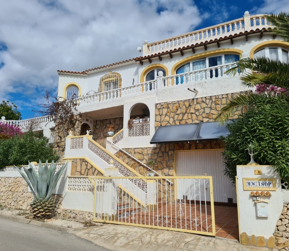 Villa med havudsigt til salg i Pinar del Advocat, Moraira, Costa Blanca, Spanien.