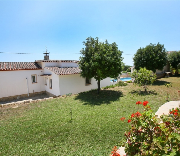 Villa til salg i Benimeit, Moraira, Costa Blanca totalrenoveret inklusive pool og grillområde.