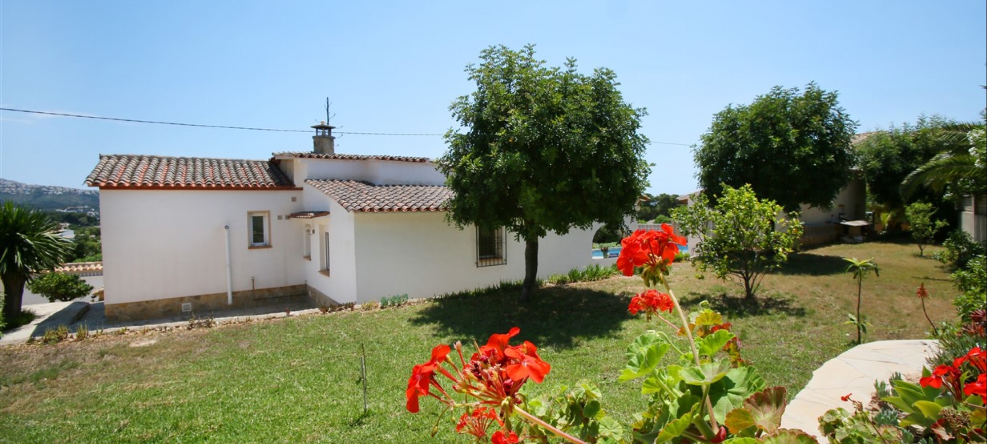 Villa til salg i Benimeit, Moraira, Costa Blanca totalrenoveret inklusive pool og grillområde.