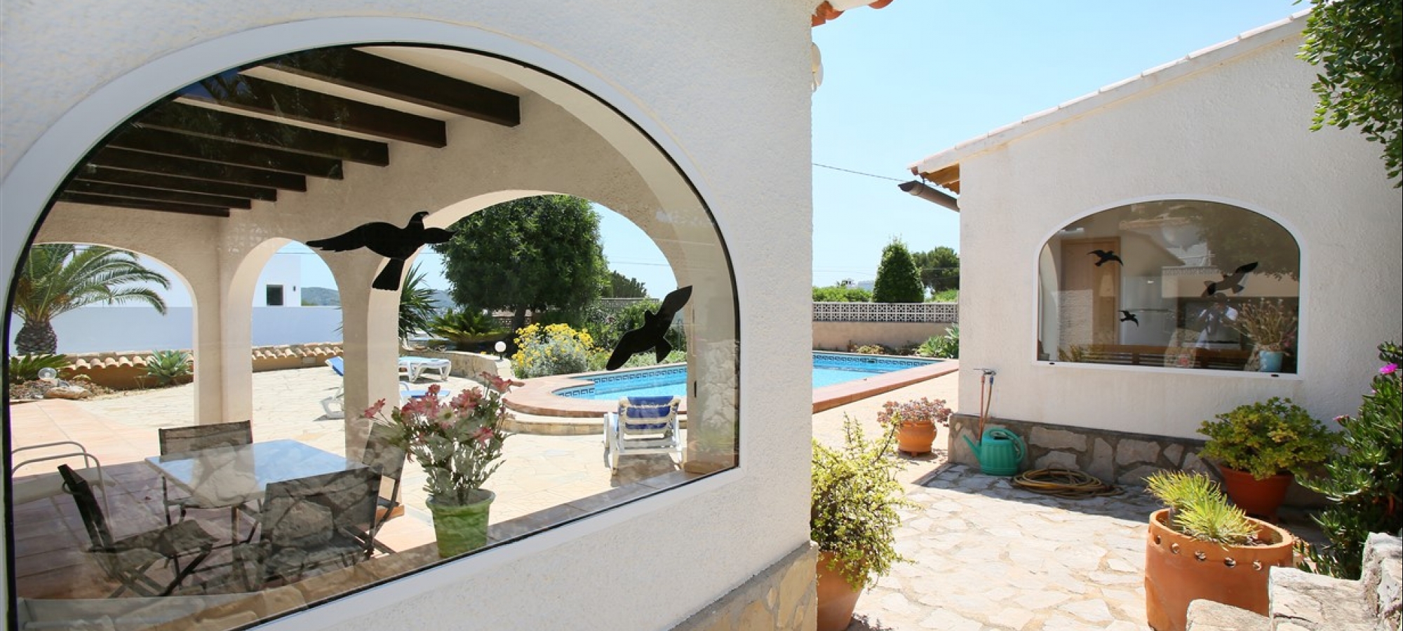 Villa til salg i Benimeit, Moraira, Costa Blanca totalrenoveret inklusive pool og grillområde.